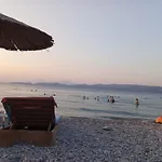 Akrokorinthos View Family House - 3br - Terrace - Mountain View Near Ancient