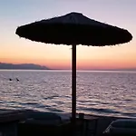 Akrokorinthos View Family House - 3br - Terrace - Mountain View Near Ancient *