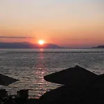 בית נופש Akrokorinthos View Family House - 3br - Terrace - Mountain View Near Ancient Corinth