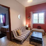 בית נופש Akrokorinthos View Family House - 3br - Terrace - Mountain View Near Ancient Corinth