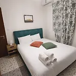 בית נופש Akrokorinthos View Family House - 3br - Terrace - Mountain View Near Ancient Corinth