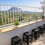 Akrokorinthos View Family House - 3br - Terrace - Mountain View Near Ancient Corinth