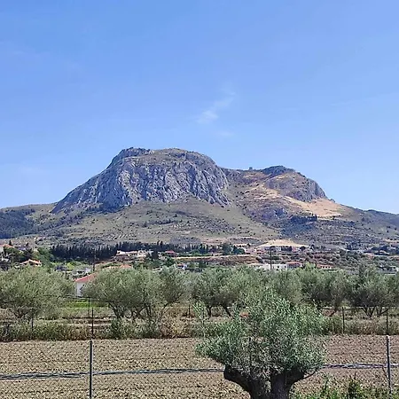 Holiday home Akrokorinthos View Family House - 3br - Terrace - Mountain View Near Ancient Corinth
