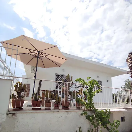 Akrokorinthos View House *