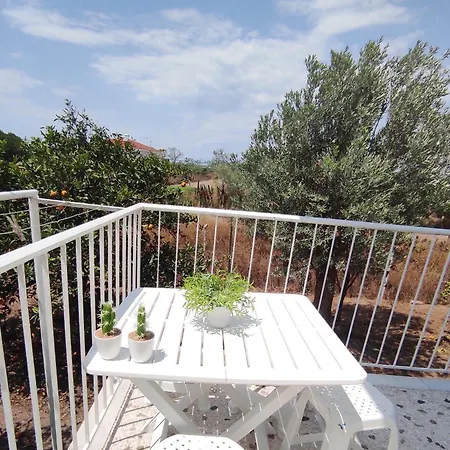 Akrokorinthos View House *