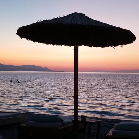 Akrokorinthos View Family House - 3br - Terrace - Mountain View Near Ancient *