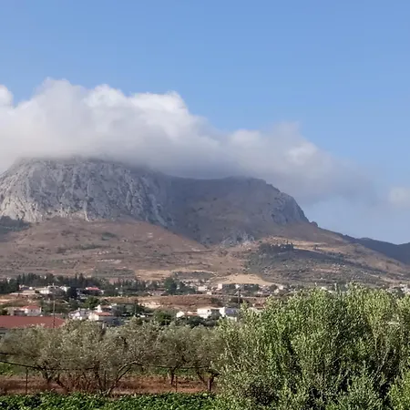 Akrokorinthos View Family House - 3br - Terrace - Mountain View Near Ancient * Corinth