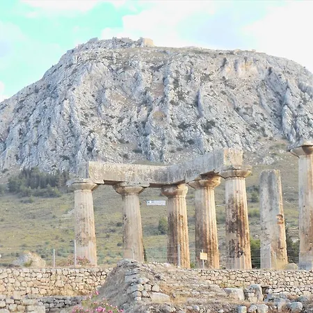 Casa vacanze Akrokorinthos View Family House - 3br - Terrace - Mountain View Near Ancient Corinto