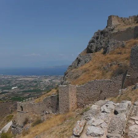 Akrokorinthos View Family House - 3br - Terrace - Mountain View Near Ancient 度假居