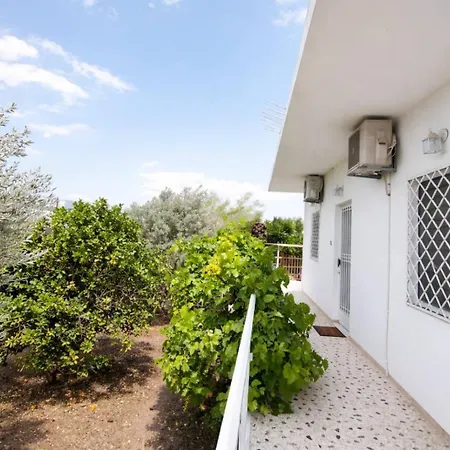 Casa vacanze Akrokorinthos View Family House - 3br - Terrace - Mountain View Near Ancient Corinto
