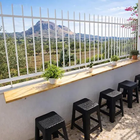 Akrokorinthos View Family House - 3br - Terrace - Mountain View Near Ancient Corinto