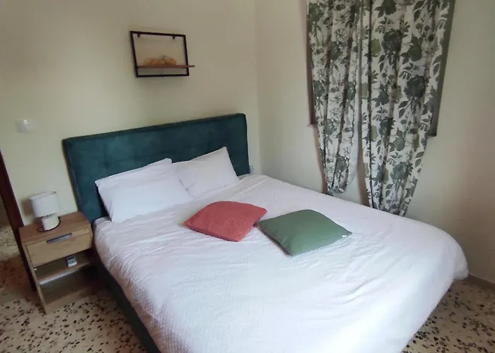 Akrokorinthos View Family House - 3Br - Terrace - Mountain View Near Ancient Corinth