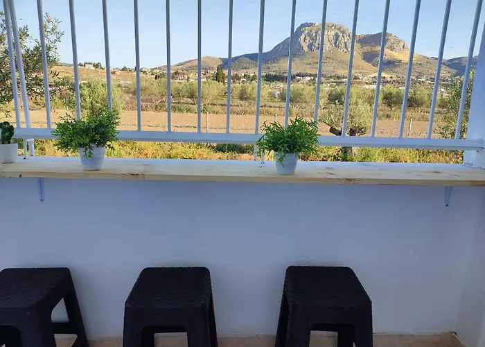 펜션 Akrokorinthos View Family House - 3Br - Terrace - Mountain View Near Ancient Corinth *