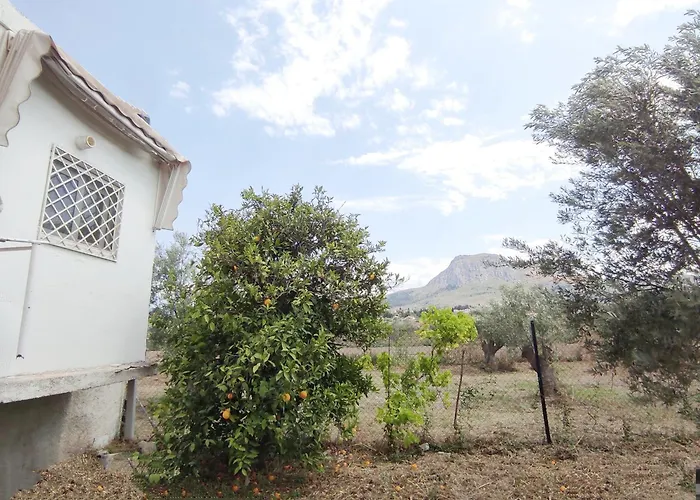 Akrokorinthos View Family House - 3Br - Terrace - Mountain View Near Ancient Corinth 펜션