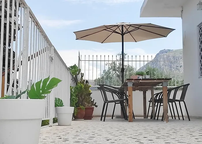 Akrokorinthos View Family House - 3Br - Terrace - Mountain View Near Ancient Corinth