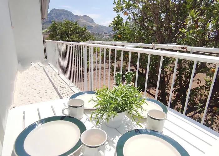 펜션 Akrokorinthos View Family House - 3Br - Terrace - Mountain View Near Ancient Corinth *