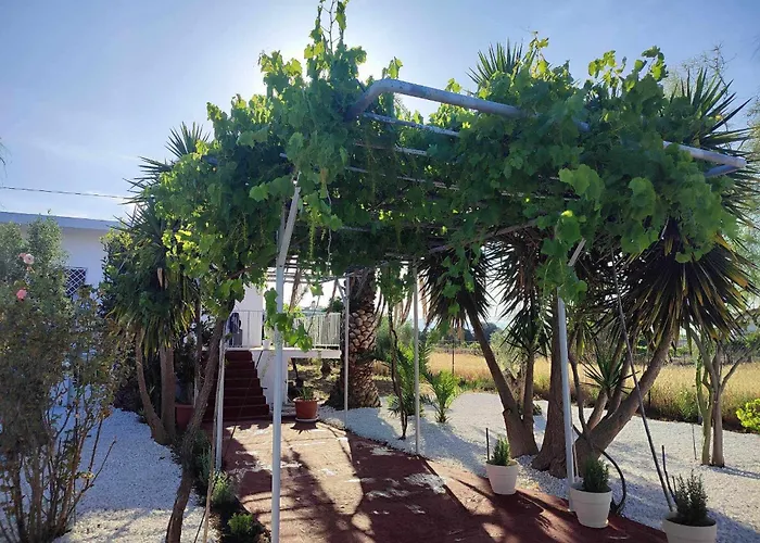 펜션 Akrokorinthos View Family House - 3Br - Terrace - Mountain View Near Ancient Corinth *