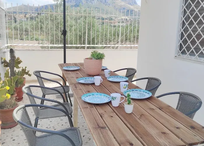 Akrokorinthos View Family House - 3Br - Terrace - Mountain View Near Ancient Corinth