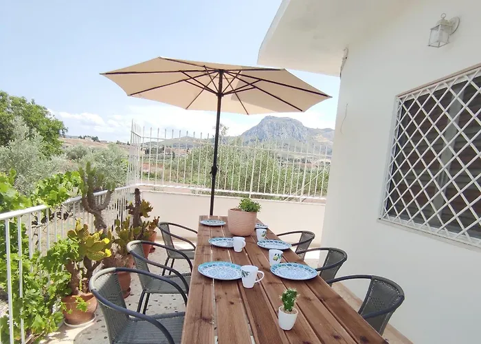 Akrokorinthos View Family House - 3Br - Terrace - Mountain View Near Ancient Corinth 펜션 *