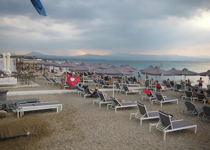 펜션 Akrokorinthos View Family House - 3Br - Terrace - Mountain View Near Ancient Corinth