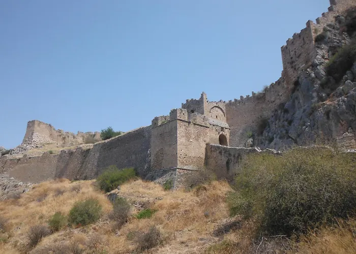 Akrokorinthos View Family House - 3Br - Terrace - Mountain View Near Ancient Corinth 펜션